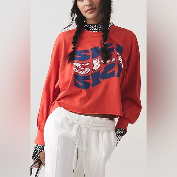NWOT! FP Free People Movement Inspire Graphic Layer Tee Sz Medium - Picture 1 of 5